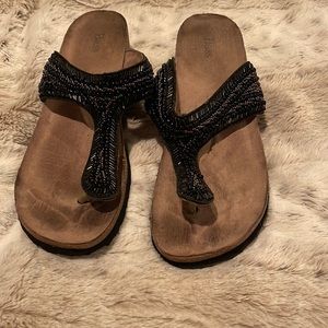 Bass sandals size 9